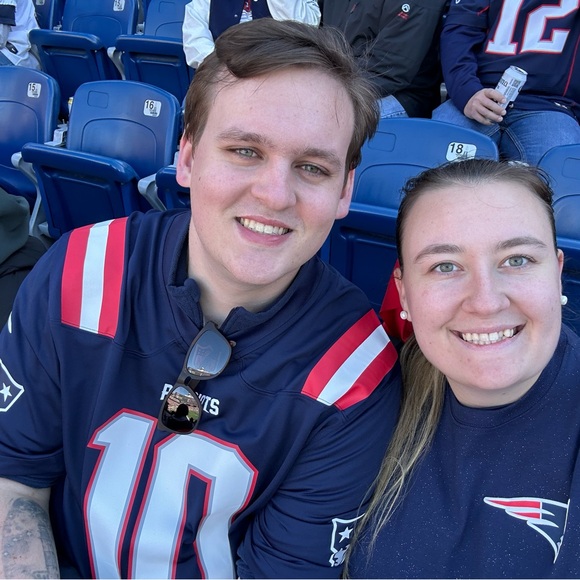 Aurora & Noah on the COUPLES CLOSEST TRAIN! - Picture 4 of 4